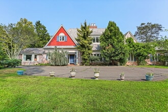 Building Photo - 37 Green Acre Ln