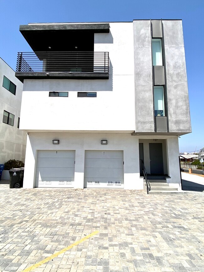 Foto del edificio - 727 N Alexandria Ave