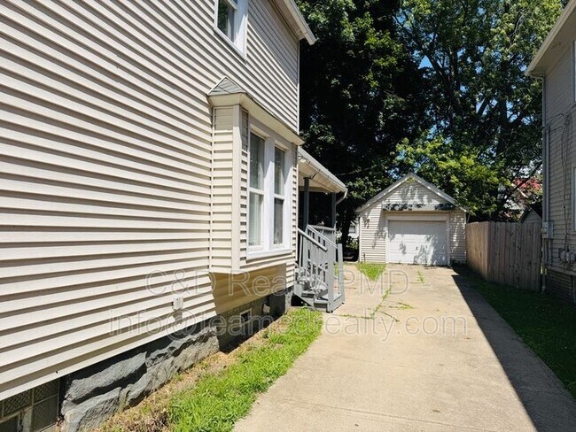 Foto del edificio - 1209 E 167th St