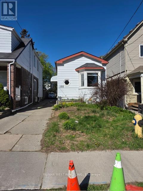 Primary Photo - 160 King Edward Ave