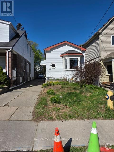 Building Photo - 160 King Edward Ave