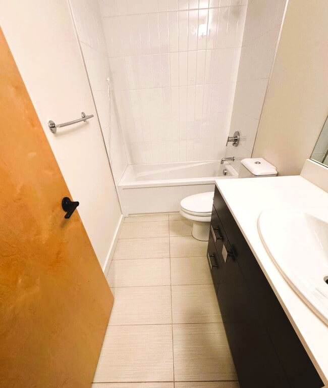 Building Photo - 3bd/2.5ba Seattle Townhome