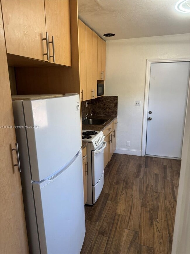 Building Photo - 2404 Roosevelt St