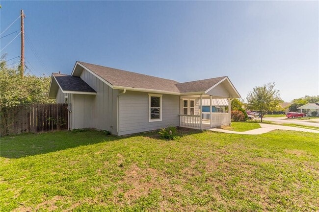 Building Photo - 2400 Towbridge Cir