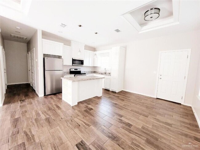 Foto del edificio - 2017 Canyon Dr