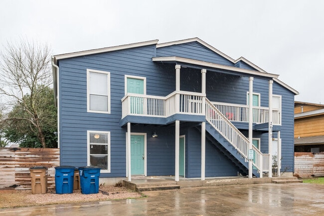 Building Photo - Updated South Austin 4-Plex Unit