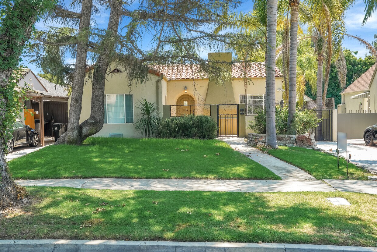 Foto principal - 6626 Moore Dr