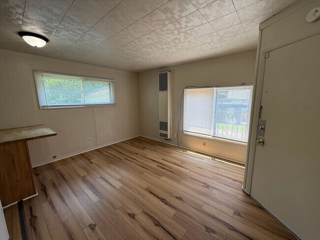 Foto del edificio - 529 Steward Ave