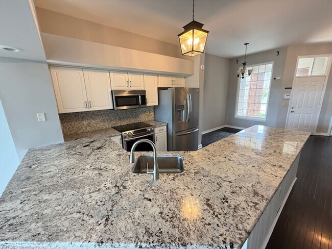 Building Photo - Triple Crown 2 bed 2 1/2 bath