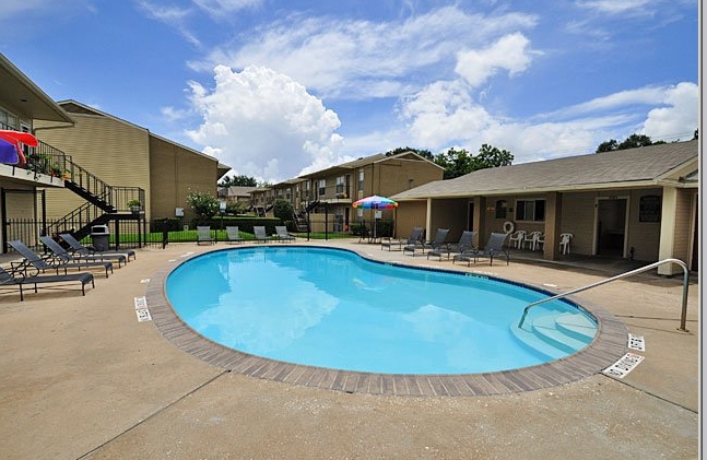 Piscina - Meyerland Court