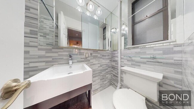 Foto del edificio - 382 E 10th St