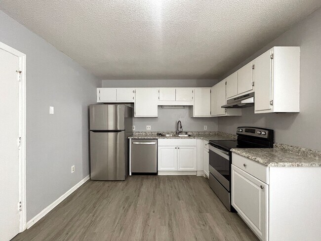 Foto del edificio - Updated 2 Bedroom Duplex in Durham!