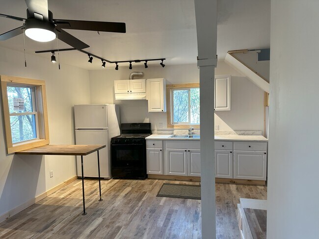 Building Photo - 929 Codding Hollow Rd