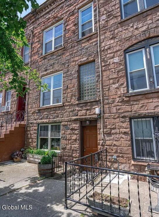 Building Photo - 257 Quail St