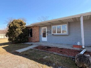 Building Photo - 160 Meadows Cir