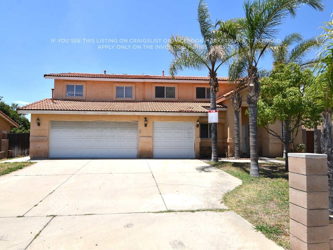 Primary Photo - 2642 N Maple Ave