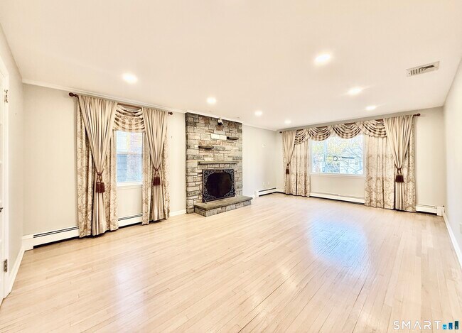 Foto del edificio - 36 Center Dr