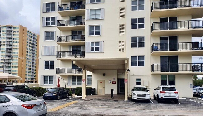 Building Photo - 1501 S Ocean Dr