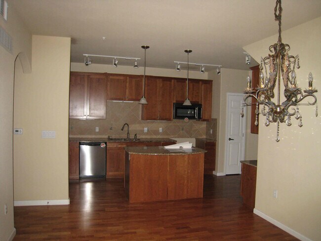 Building Photo - 14100 Sun Blaze Loop