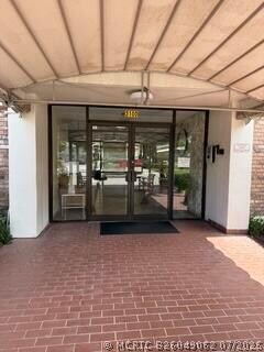 Building Photo - 3100 N Palm Aire Dr
