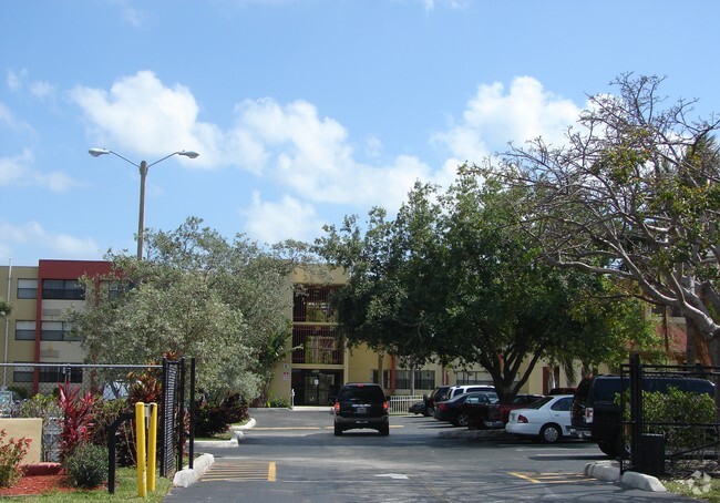 Building Photo - Cutler Meadows Glen Apartments