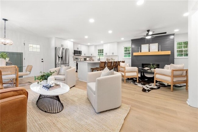 Building Photo - 2089 Lee Dr