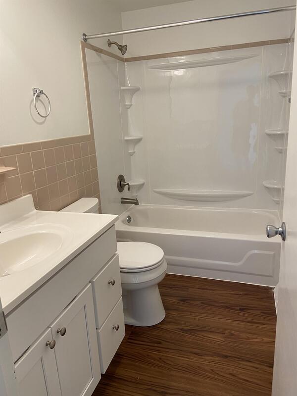 Building Photo - 111 Creekside Dr