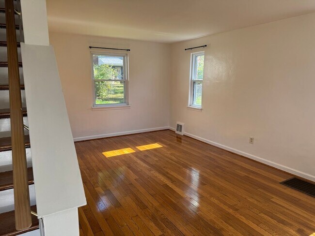 Foto del edificio - Completely Updated, Open , Quiet House in Oakmont!