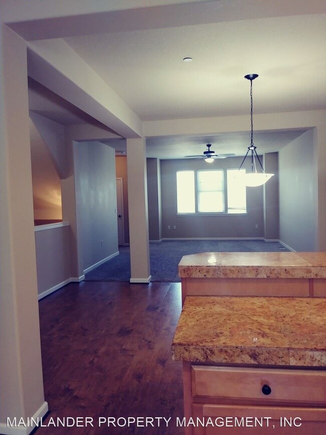 Building Photo - 3 br, 2.5 bath House - 9978 SE OLD TOWN CT