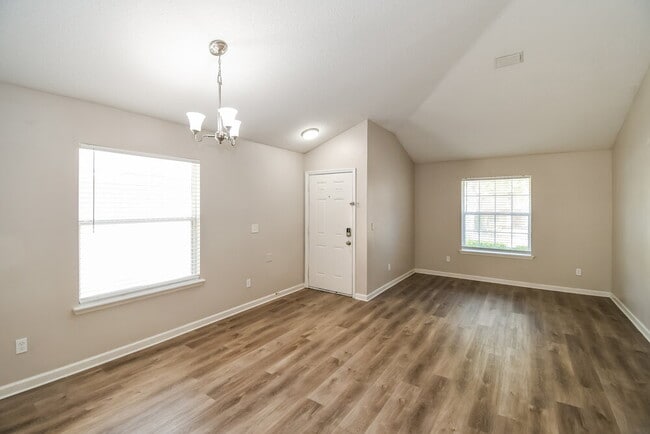 Building Photo - 10932 Campus Heights Ln