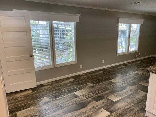 Building Photo - 2614 Azalea Pl