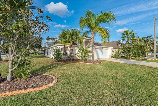 Building Photo - 3 bedroom, 2 bathroom conveniently located!