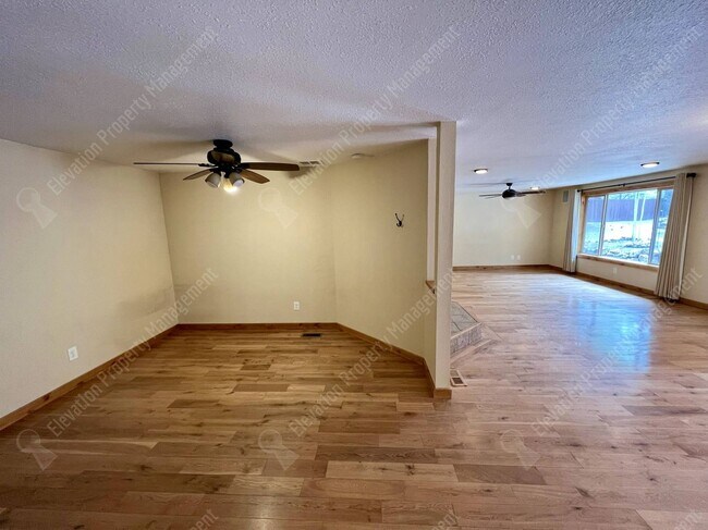 Foto del edificio - Inviting single-level home in forested SW Bend neighborhood