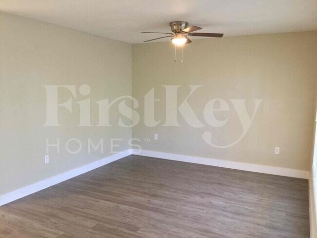 Foto del edificio - 810 NW 186th Dr