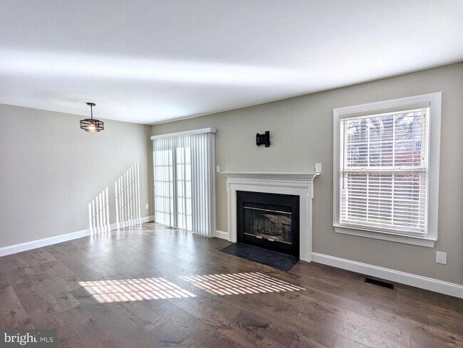 Foto del edificio - 54 Piccadilly Cir