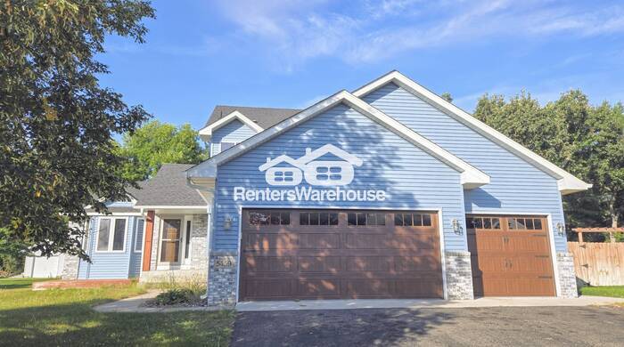 Foto principal - 5 Bedroom 3 Bathroom Split Entry with 3 Ca...
