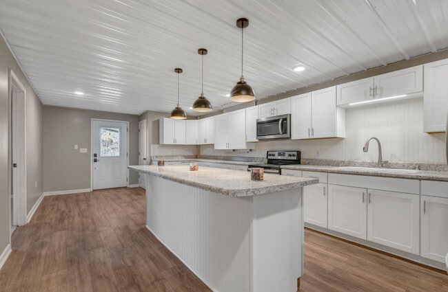 Foto del edificio - 5440 Eugene Kennedy Ln