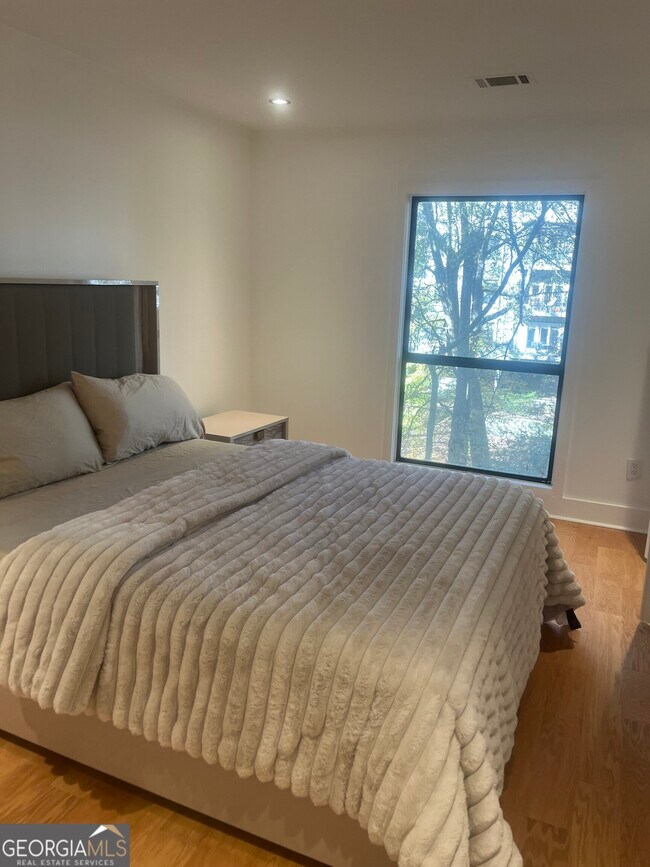 Building Photo - 3201 Lenox Rd NE