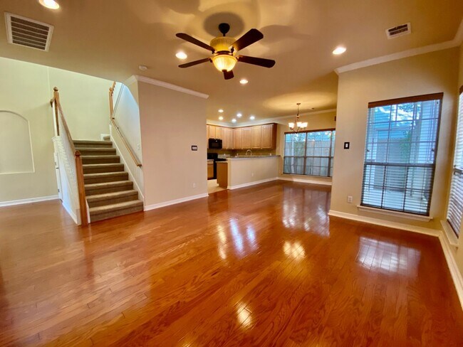 Foto del edificio - Conveniently located 3 bedroom, 2.5 bathro...