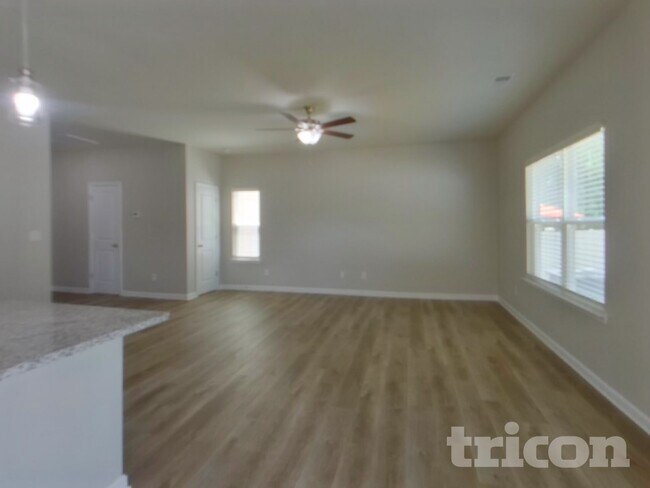 Building Photo - 142 Spring Knoll Dr