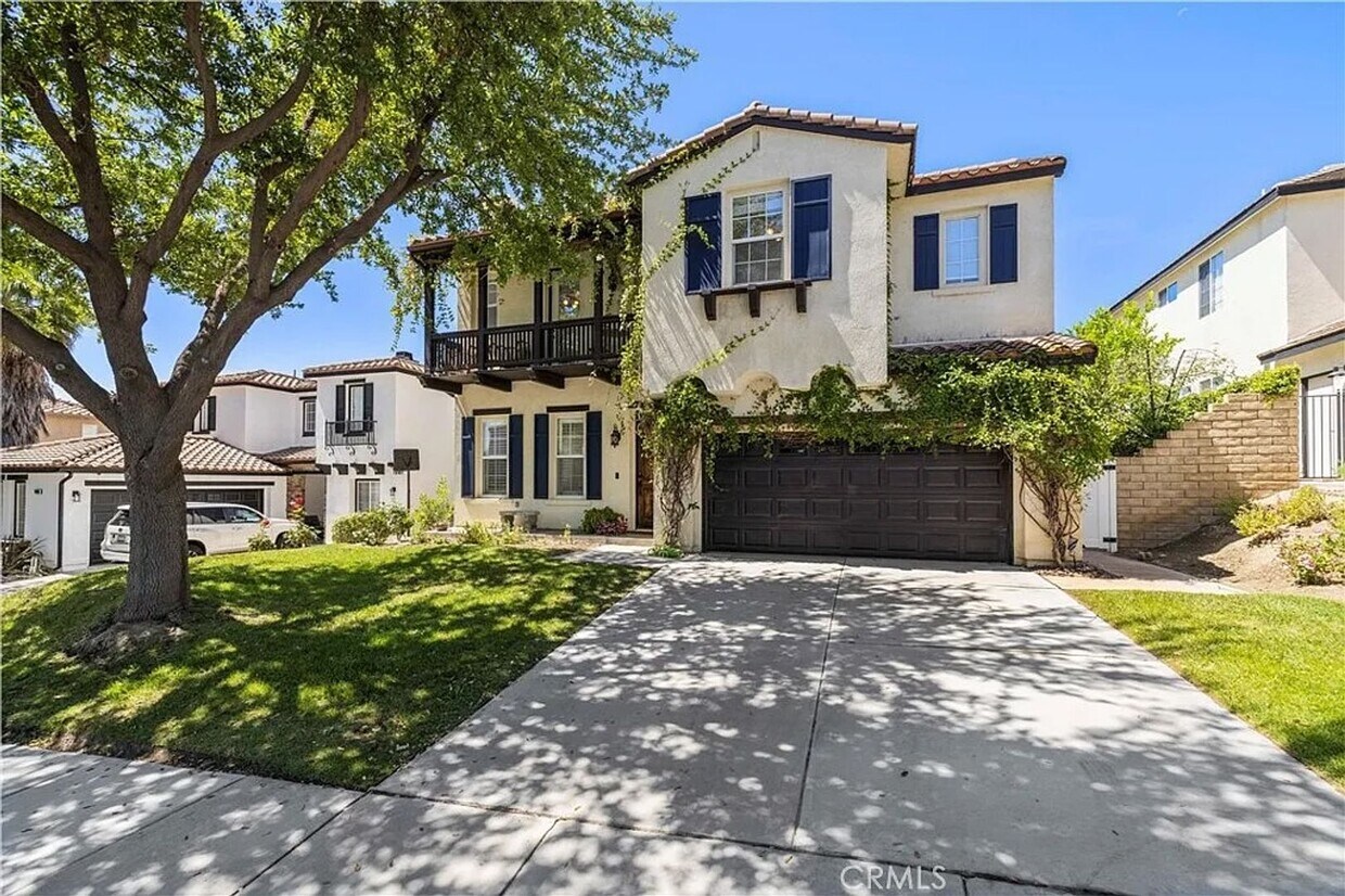 Primary Photo - Stunning 5-Bedroom Pool Home with Private ...