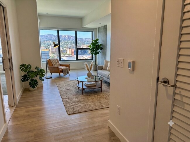Interior Photo - Jardine Hollywood