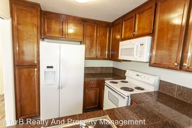 Building Photo - 2 br, 2 bath House - 5691 Makati Cir, #E