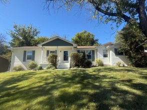 Building Photo - 2821 Galesburg Dr