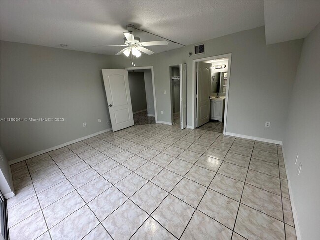 Foto del edificio - 12005 SW 14th St