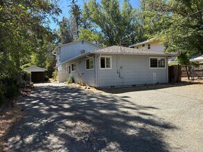 Building Photo - 307 Barbara Ave