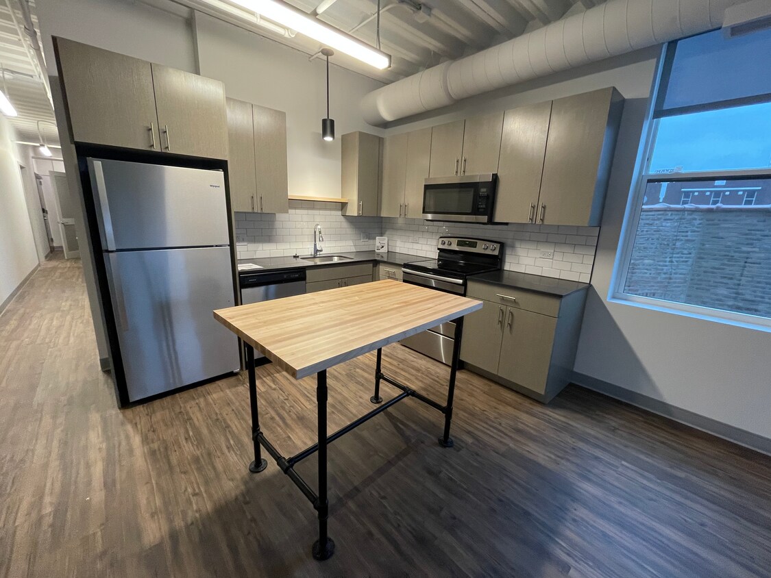 Foto principal - 3921 N Sheridan Rd