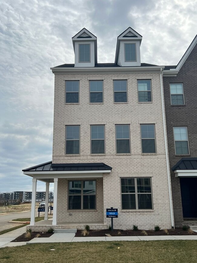 Building Photo - Clari Park Townhome