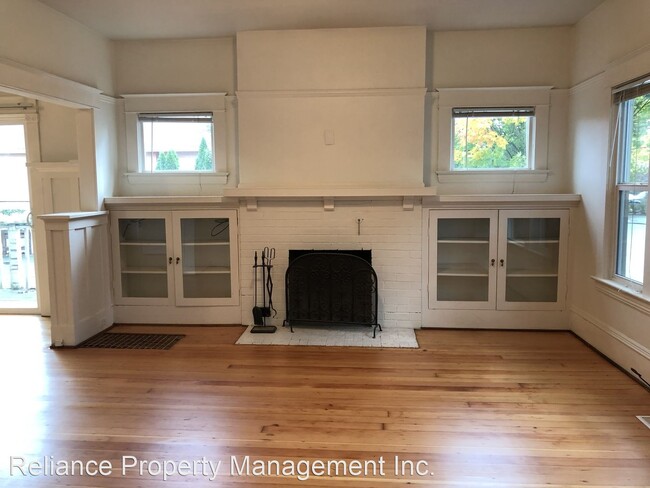 Building Photo - 421-427 NE Schuyler St