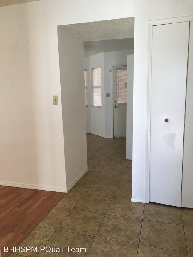 Building Photo - 2 br, 1.5 bath House - 127 Pearl Dr.